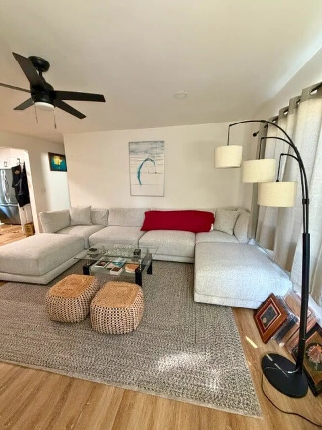 Building Photo - 715 Sunset Ave