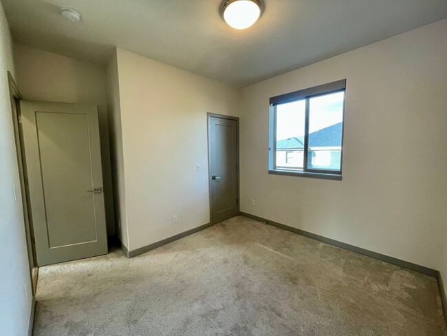 Building Photo - Fantastic 2 Bed 1 Bath - N. Portland - Arb...