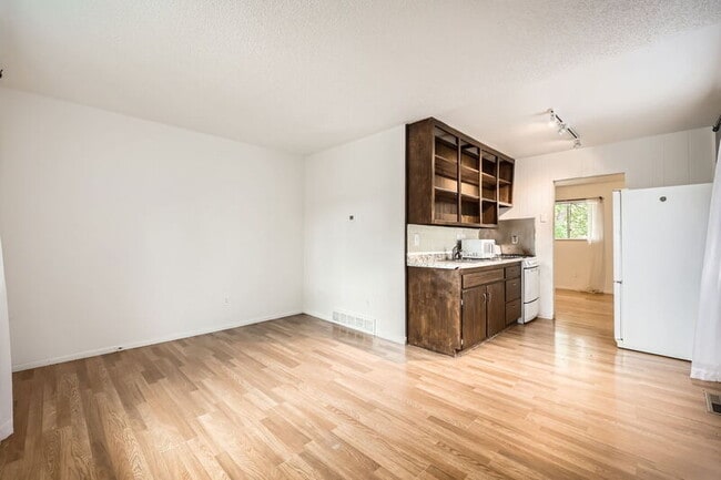 Building Photo - 2517 W Willamette Ave