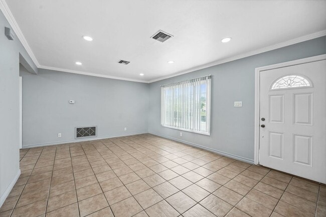 Building Photo - 820 Carlotta Ct