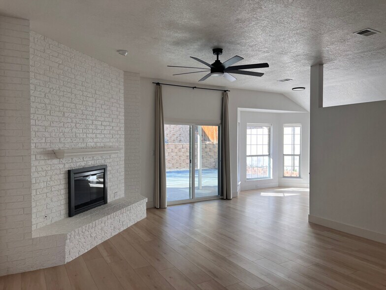 Building Photo - 4704 Sam Bratton Ave NW