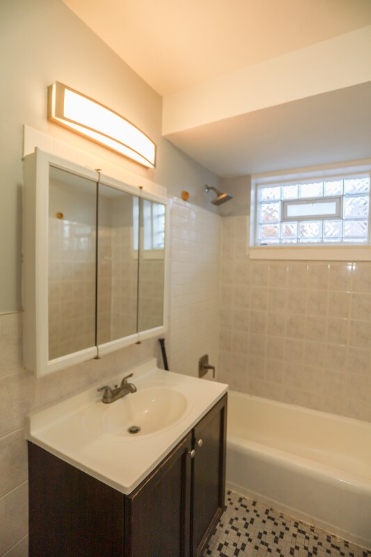 Building Photo - 9016 Lamon Ave