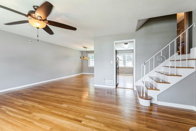 Building Photo - Bergenfield NJ Split Level Spacious Single Family home
