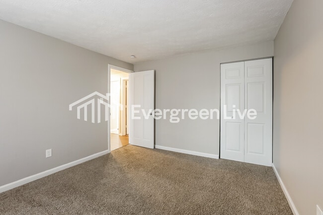 Building Photo - 1401 Wolf Cir