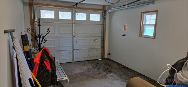 Building Photo - 536 Nc Hwy 105 Byp
