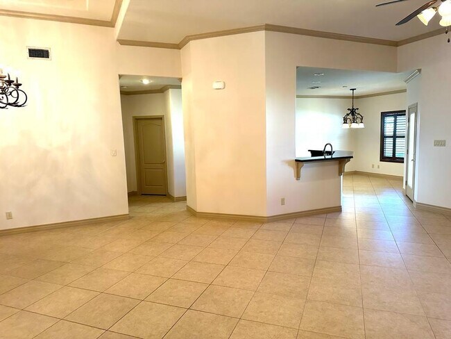 Building Photo - 2610 Vineyard Loop