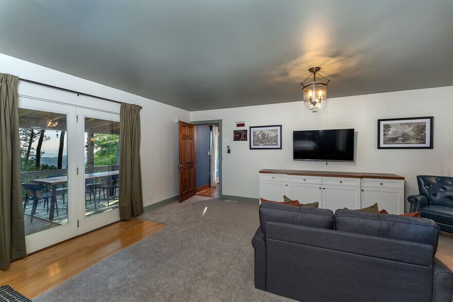 Building Photo - 134 Wolf's Head Ct