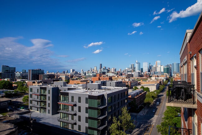 Building Photo - 6 S Laflin St