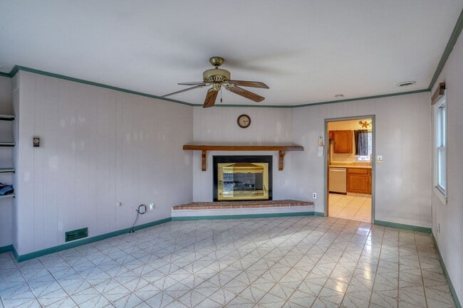 Building Photo - Just What You Have Been Looking For a Single Family Ranch in a Quaint Country Setting