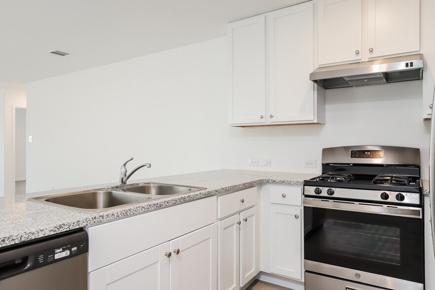 Building Photo - 2907 Millikan Dr