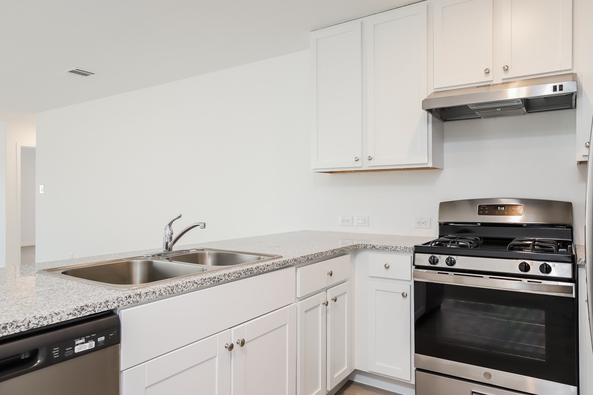 Building Photo - 2811 Millikan Dr