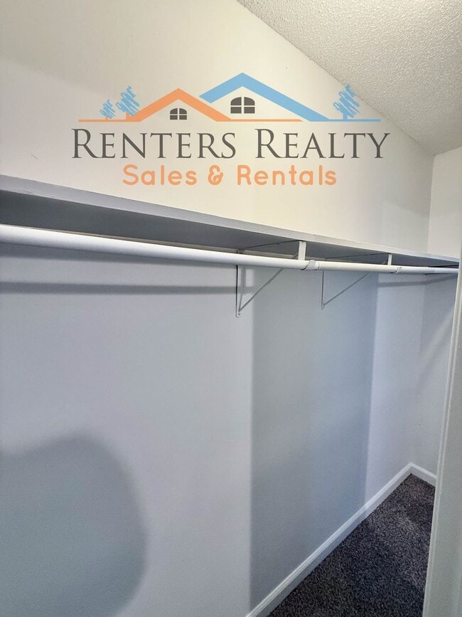 Building Photo - 2 Bedroom Condo with Private Patio