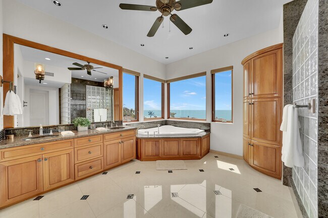 Building Photo - 30 Ritz Cove Dr