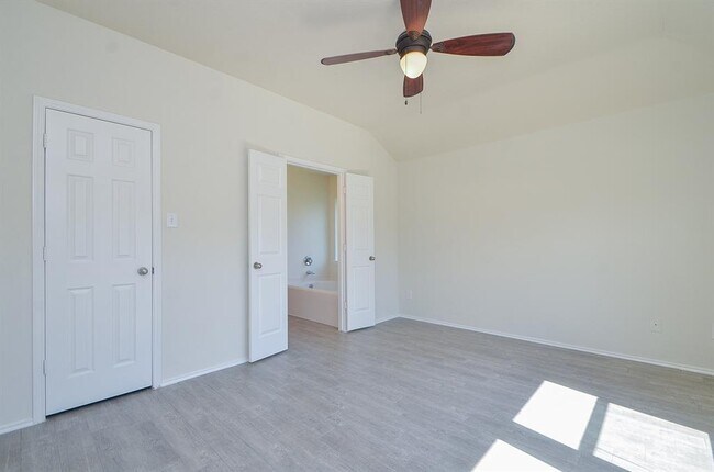Building Photo - 18135 Sorrell Oaks Cir