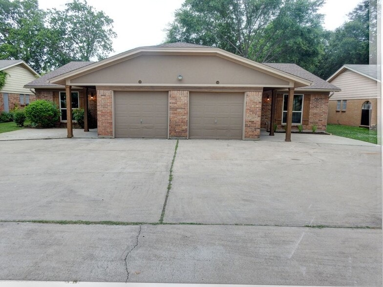 Building Photo - 618 Billie Ruth Ln