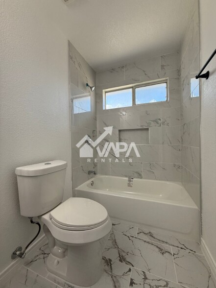 Building Photo - 5823 Midcrown Dr
