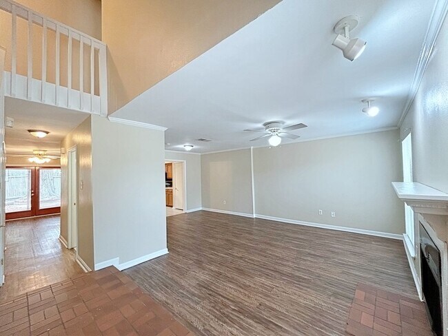 Building Photo - Prime 3 Bed, 2.5 Bath with Fireplace & Fenced Patio!