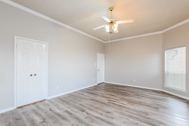 Building Photo - 2634 Vermillion Dr