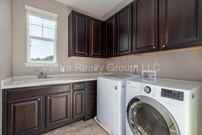 Building Photo - 2794 Rising Moon Way