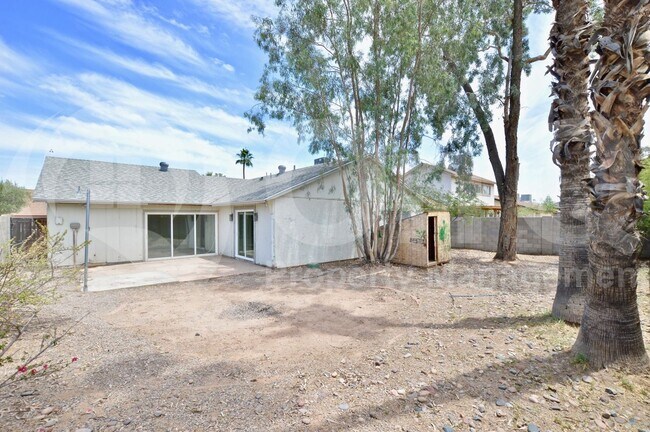 Building Photo - 4265 E Vineyard Rd