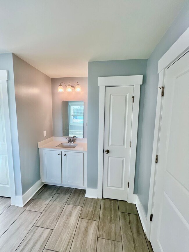 Building Photo - Prestigious 4 Bedroom Home on the Crystal ...