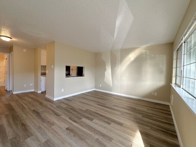 Interior Photo - Washington Oaks