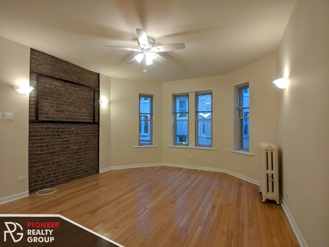 Building Photo - 4237 N Paulina St