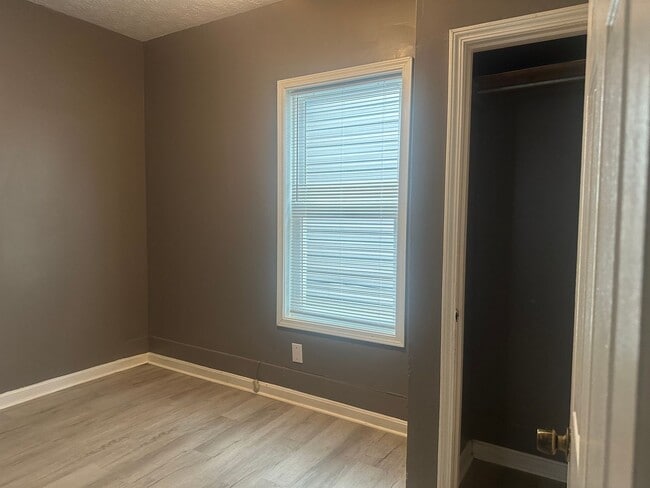 Building Photo - 654 Elm Tree Ln