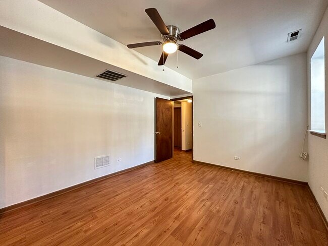 Building Photo - 3832 N Fremont St