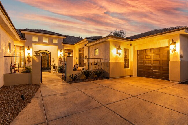 Building Photo - 2143 E Tonto Pl