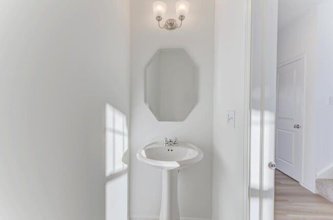 Building Photo - 454 Bower Ln