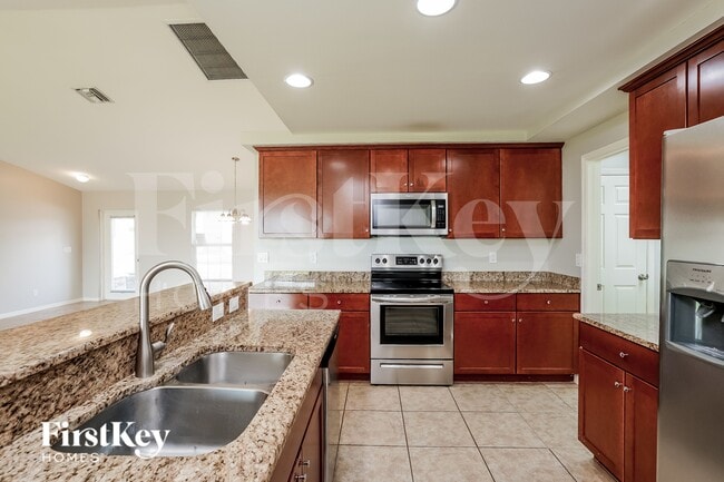 Building Photo - 2026 NW 10th Ave