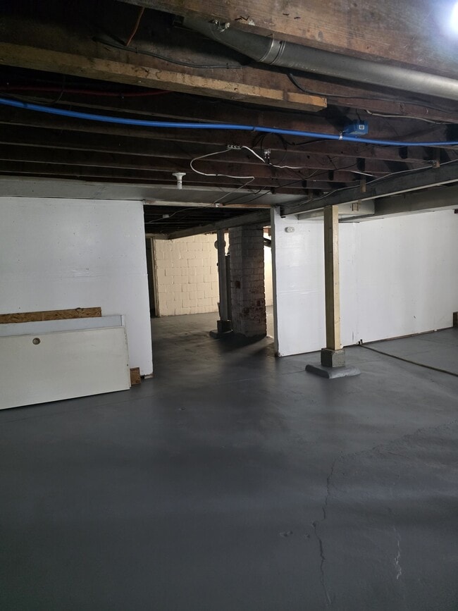 Building Photo - 2528 McLaran Ave