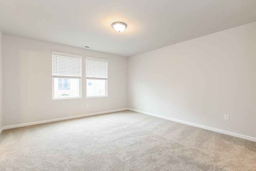 Building Photo - 7259 Bellacroft Dr