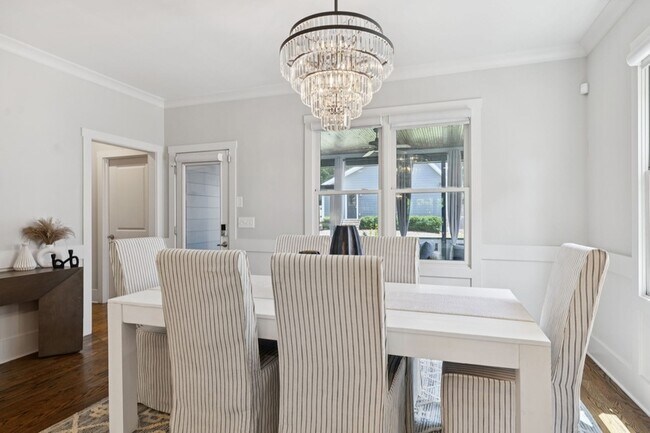 Building Photo - 2310 Vaulx Ln