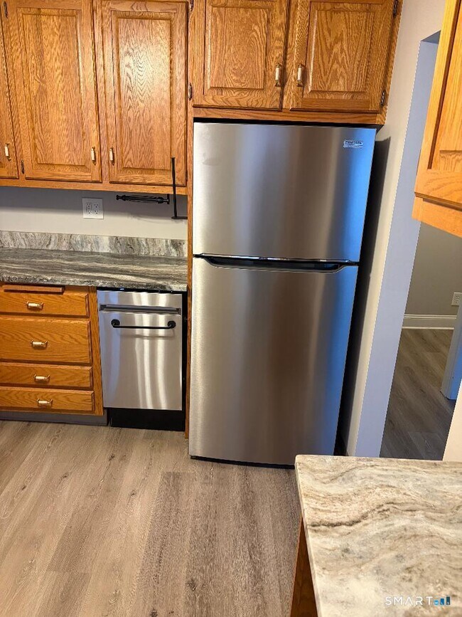 Building Photo - 65 Ingraham St