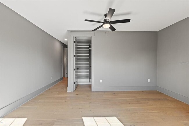 Building Photo - 807 W Park Ave