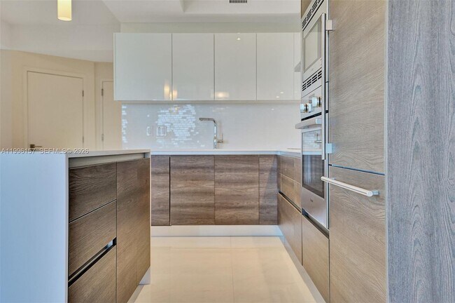 Building Photo - 301 Altara Ave