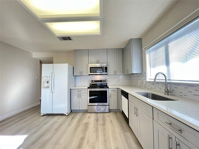 Building Photo - 2601 Byfield Dr