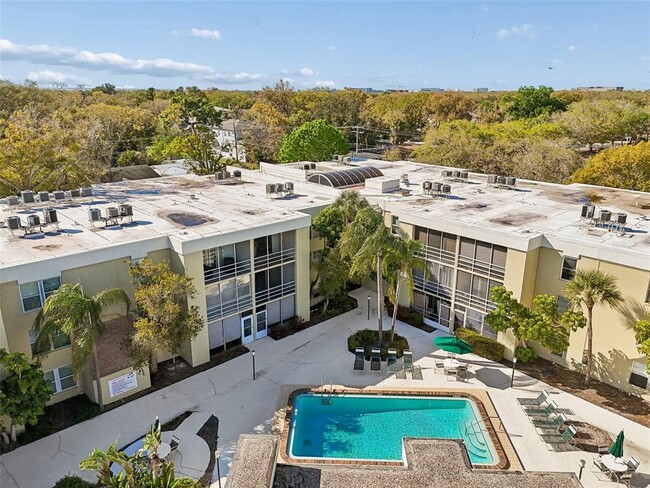 Building Photo - 2302 S Manhattan Ave