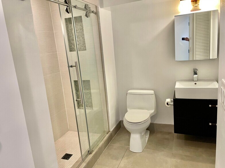 Building Photo - 2339 40th Pl NW