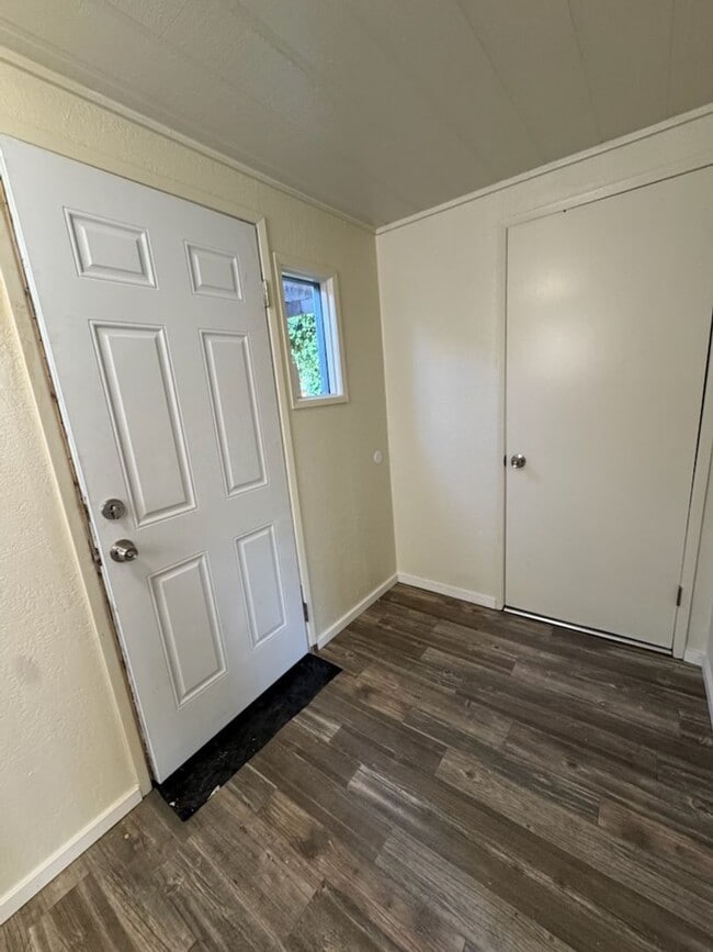 Building Photo - STATUS: AVAILABLE-| R80E| $1495.00