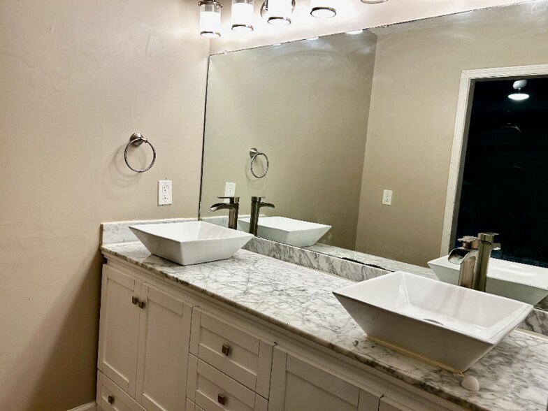 Building Photo - 905 Cherokee St