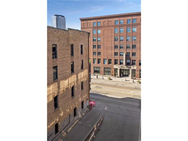 Building Photo - 618 N Washington Ave