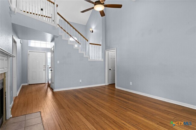 Building Photo - 714 Silver Creek Dr