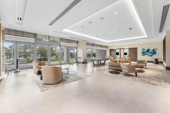 Building Photo - 220 Lake Shore Dr