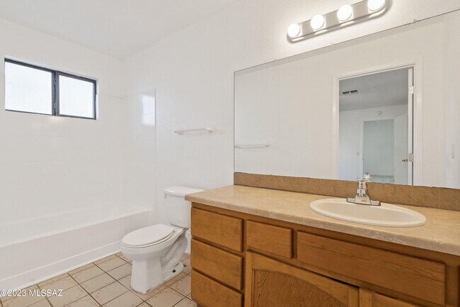 Building Photo - 6082 S Birchwood Dr