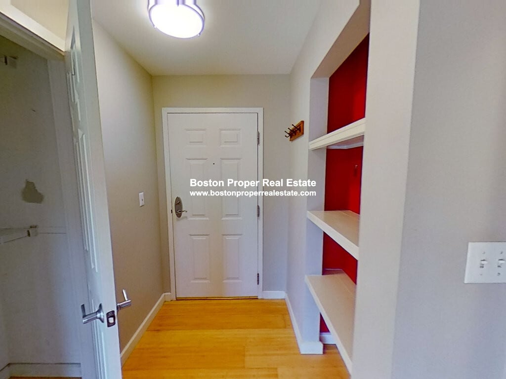 Building Photo - 461 Park Dr