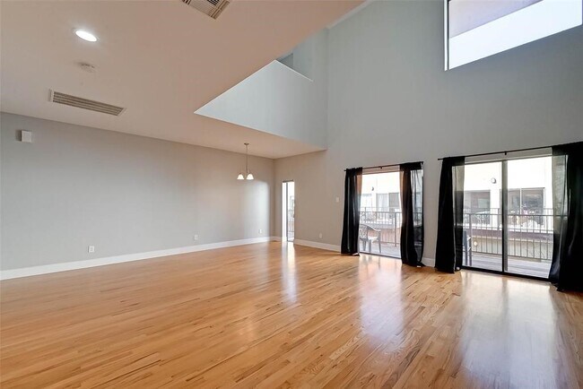 Building Photo - 2336 Jackson St