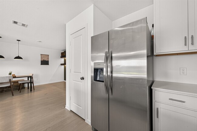 Building Photo - 6326 Linden Leaf Dr
